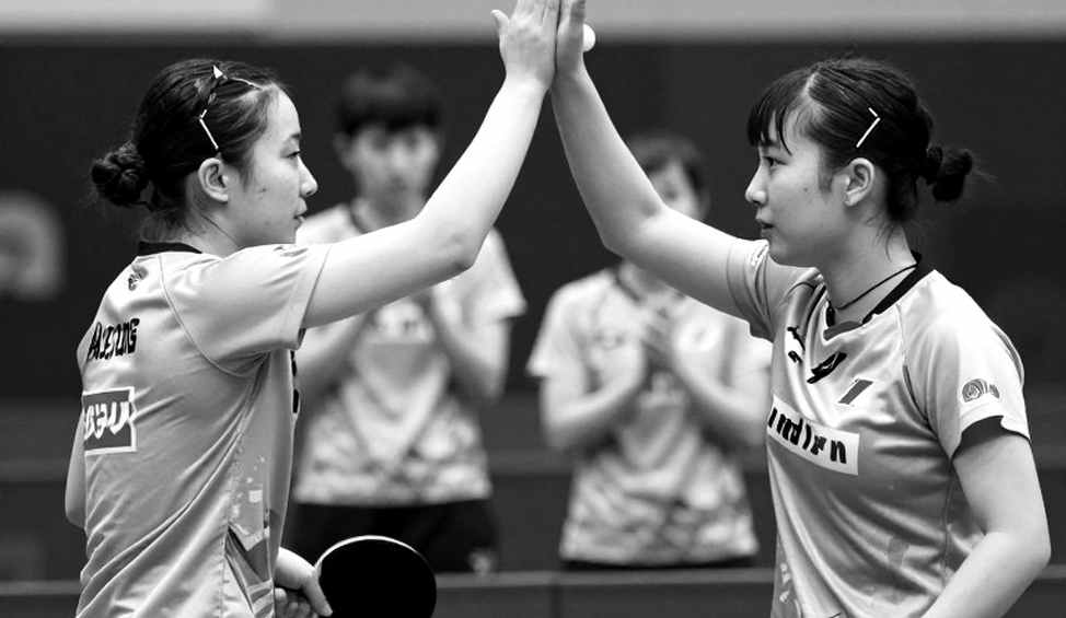 Ghềnh đá giữa dòng chảy chuyển nhượng: Vết nứt, tái sinh và tín hiệu tuổi mười tám Ghềnh đá giữa dòng chảy chuyển nhượng: Vết nứt, tái sinh và tín hiệu tuổi mười tám