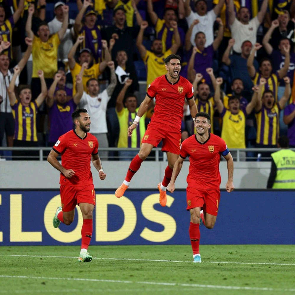 The Ball at the Halfway Line: 47 Metres, a Goalkeeper Standing High and a Dataset That Has Not Been Verified