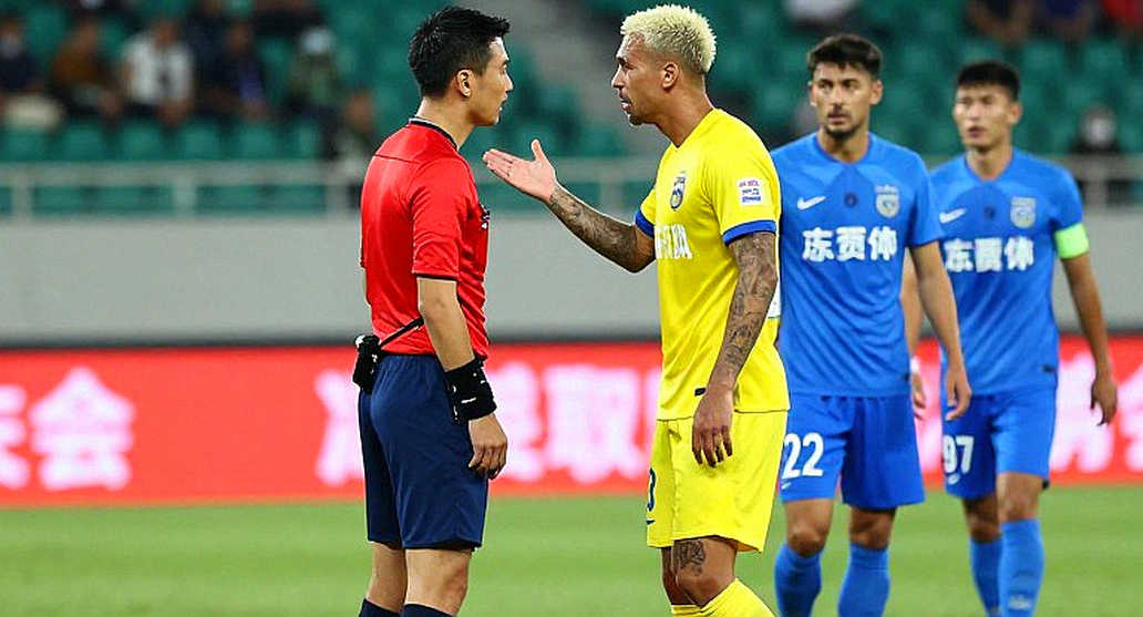 Vietnamese-heritage defenders and the defensive puzzle: Polking opens the door, Kim Sang Sik decides